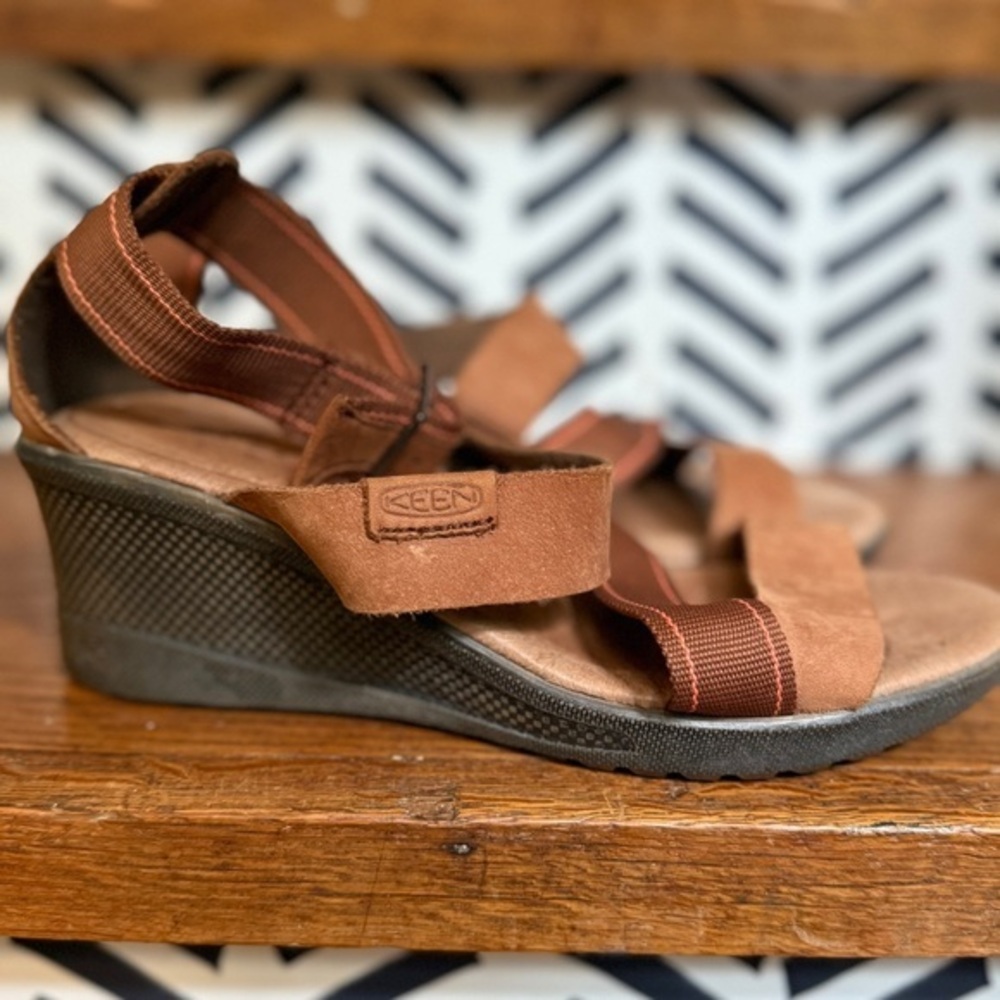 Keen Women's Brown Wedge Sandals. Sz 5.5. Next to NEW!